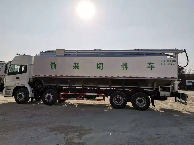 歐曼前四后八散裝飼料車(chē)